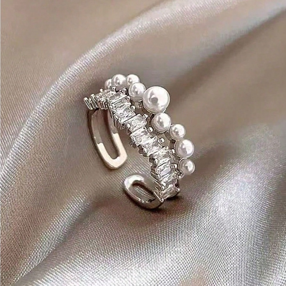 Jolie Silver and Pearl Women's Ring
